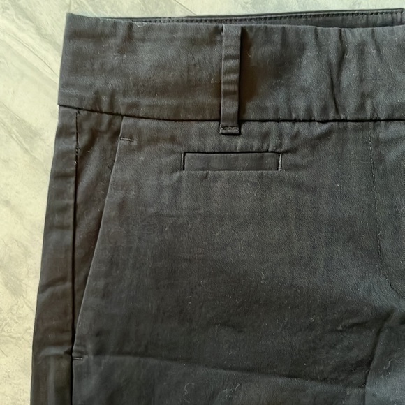 Ann Taylor New Devin Fit Black NWOT Shorts Runs big Size 4 - Picture 2 of 9
